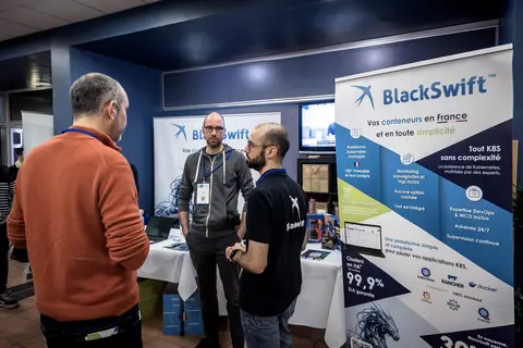 Stand   BlackSwift 3 2